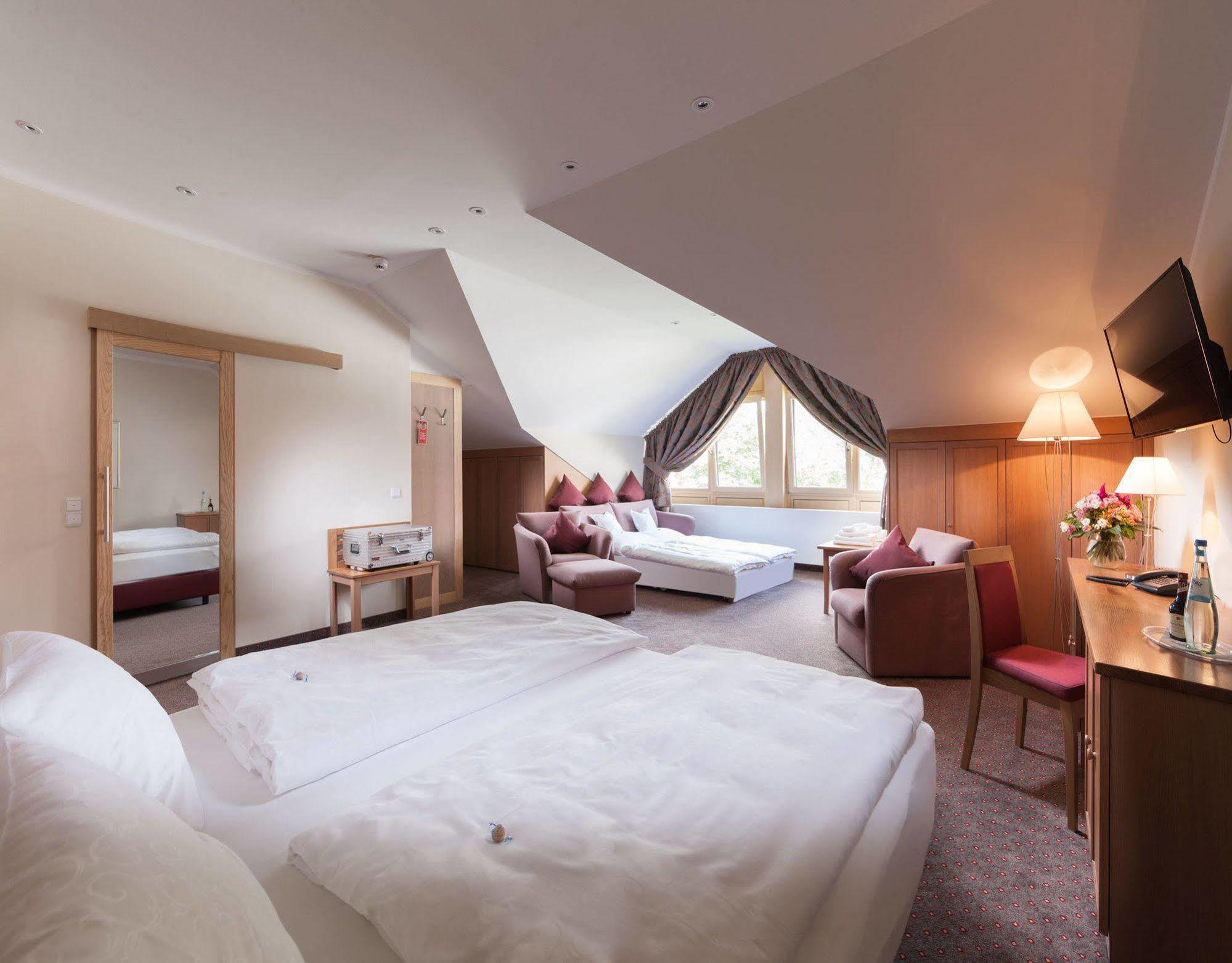 Hotel Hachinger Hof Oberhaching Ngoại thất bức ảnh